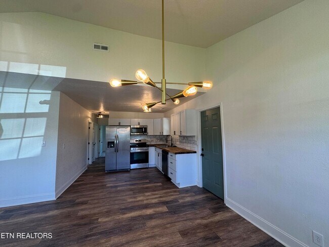 Building Photo - 1712 Vada Cir