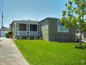 Building Photo - LOVELY 4BD 1,5BA HOME W/Large Backyard