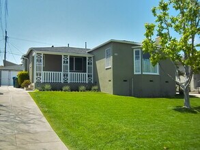 Building Photo - LOVELY 4BD 1,5BA HOME W/Large Backyard