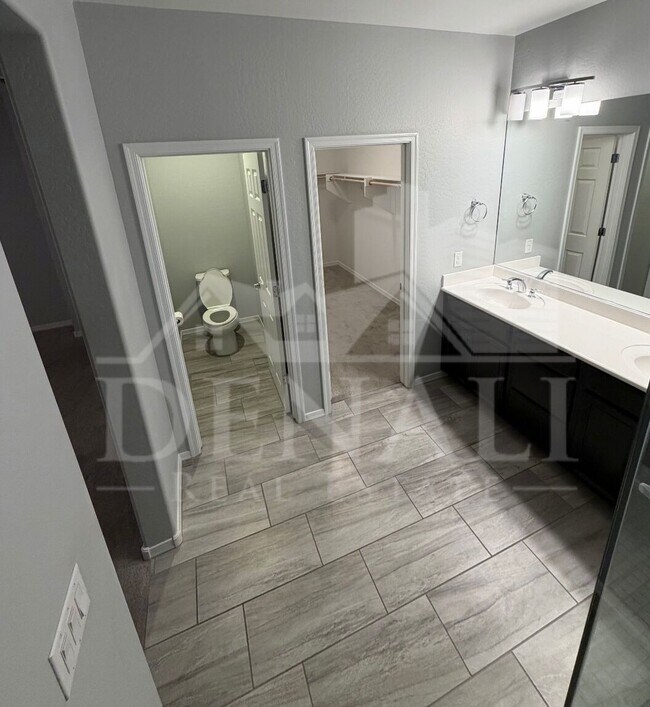 Building Photo - 8547 E Osage Ave