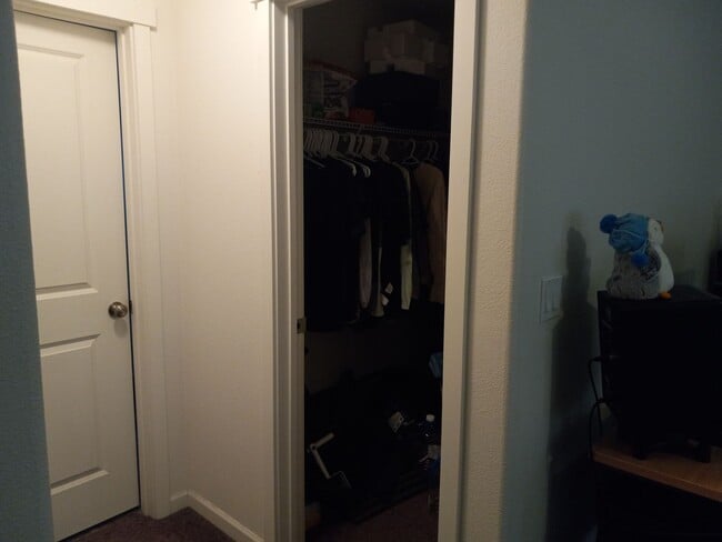 Building Photo - Charming 3-Bedroom Home in Prime Pullman L...