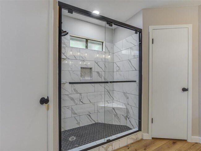 Building Photo - 12900 Campos Dr