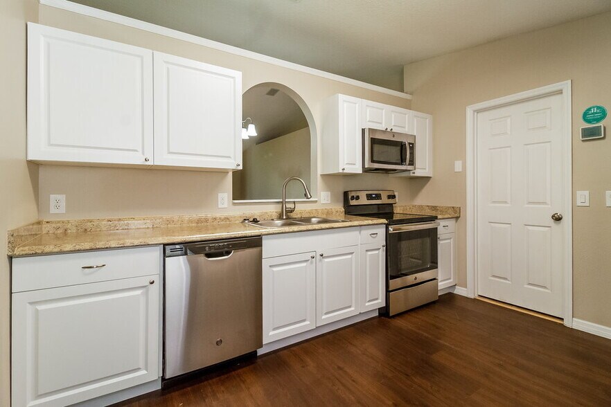 Building Photo - 559 Grand Royal Cir