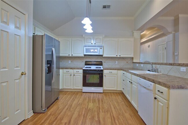 Building Photo - 101 Pecan Vista Ln