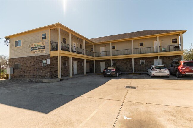 Building Photo - 4720 Yellowstone Blvd