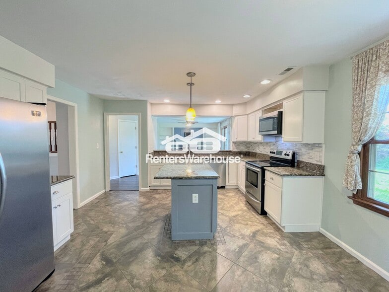 Building Photo - 2045 Cheshire Forest Ct