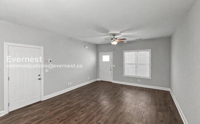 Building Photo - Spacious 3 Bed, 2.5 Bath Home with 2 Car Garage