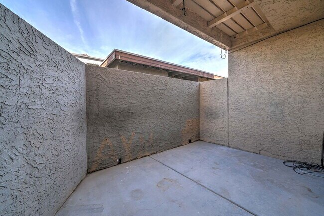 Building Photo - 2696 N 43rd Ave