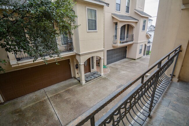 Building Photo - 5310 Larkin St