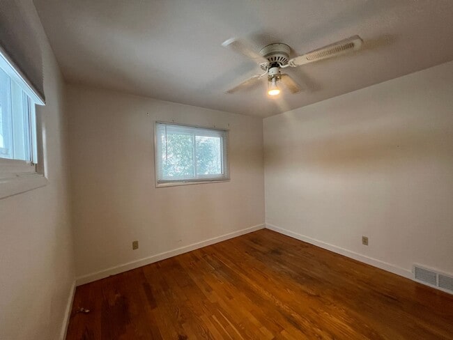 Building Photo - 1403/1405 Daley Avenue