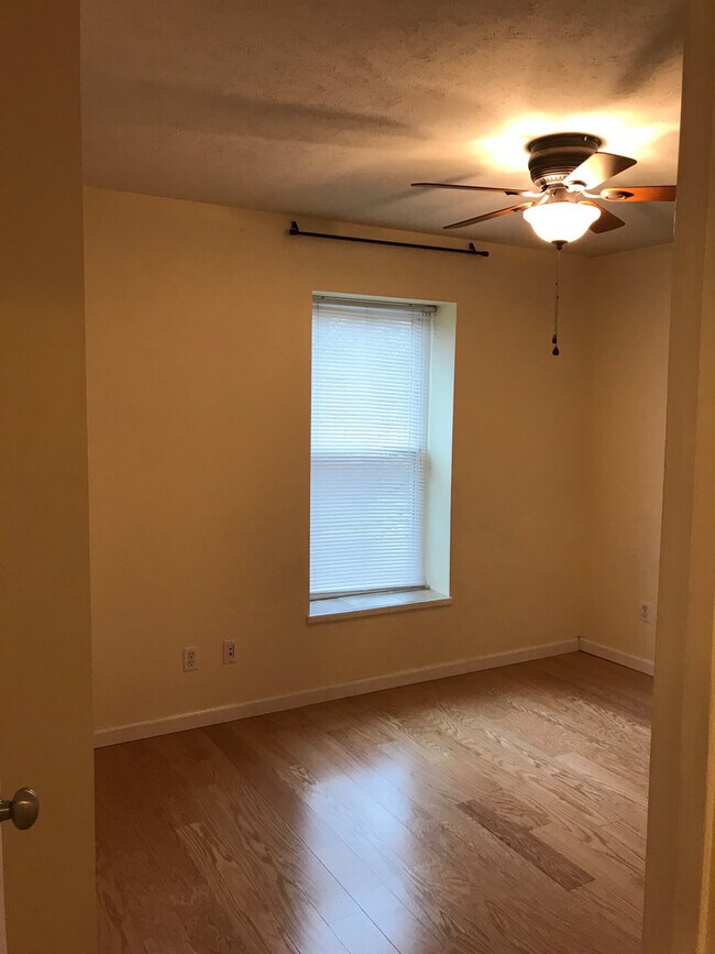 Building Photo - 908 W Mill St