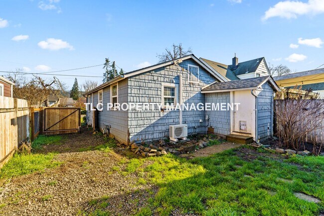 Building Photo - 717 S 2nd St