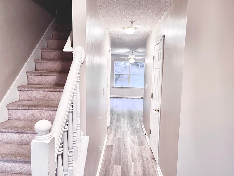 Building Photo - 7134 Georges Way