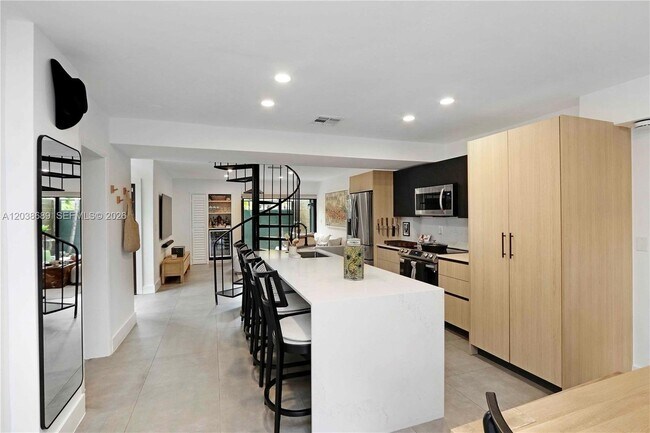 Building Photo - 3138 Mary St