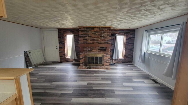 Building Photo - 655 Robinwood Dr