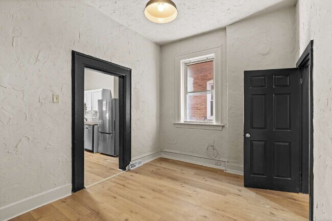 Building Photo - For Rent: Spacious 4 Bedroom Home in South...
