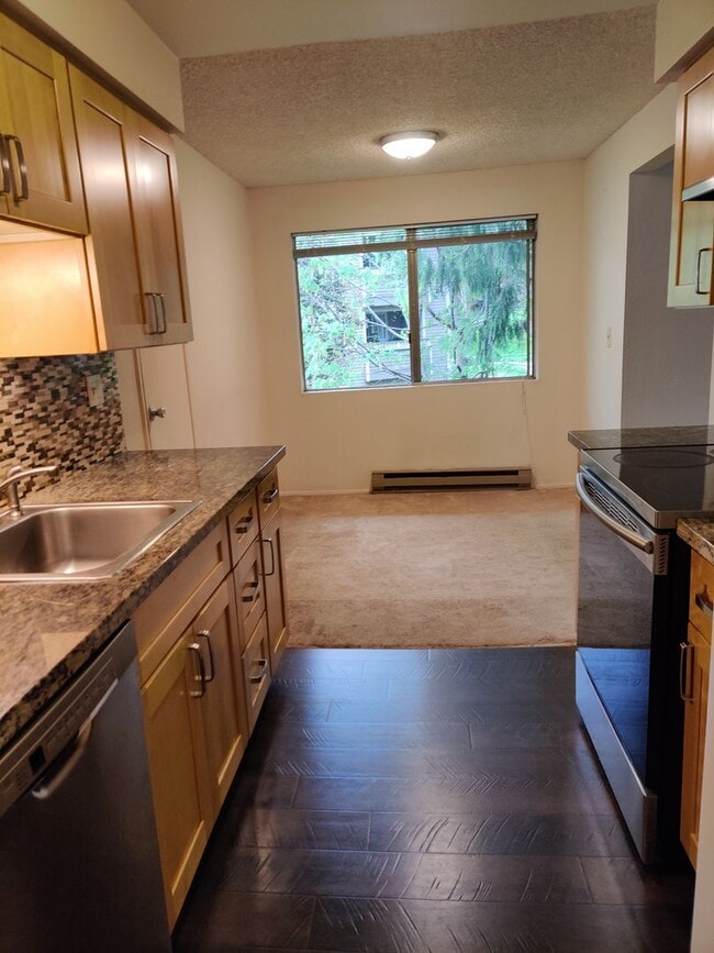 Building Photo - Great Lake Sammamish condo