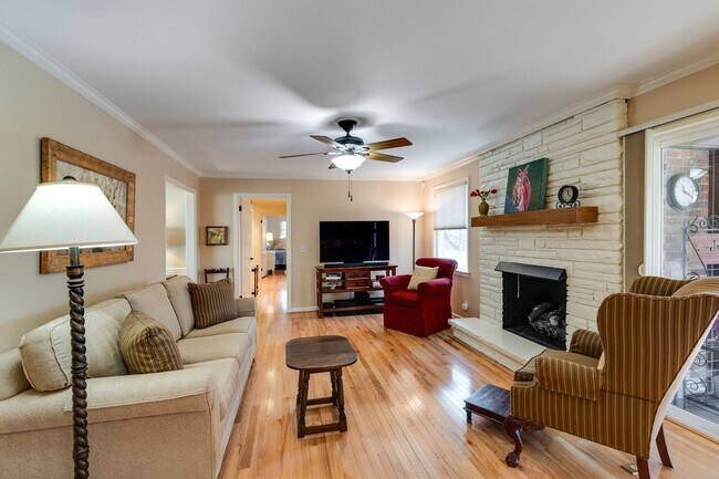Building Photo - Shy's Hill Road Rental