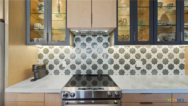 Building Photo - 222 Losoya St