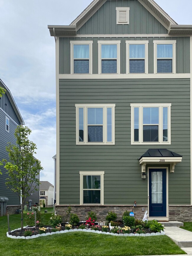 Building Photo - 2008 Hemlock Ln