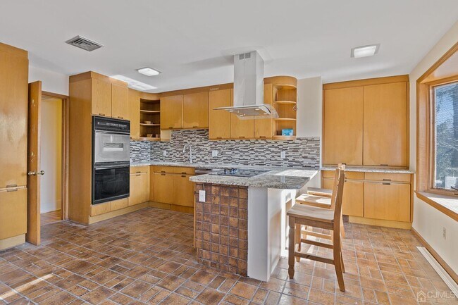 Building Photo - 6 E Union Ave