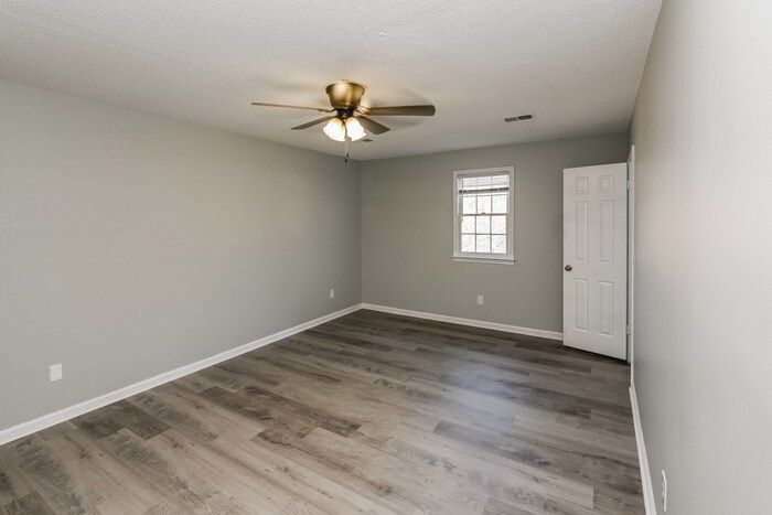 Building Photo - 225 Mockingbird Dr