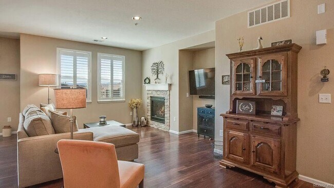 Building Photo - 2 Bed/2 Bath that is beyond expectations!!