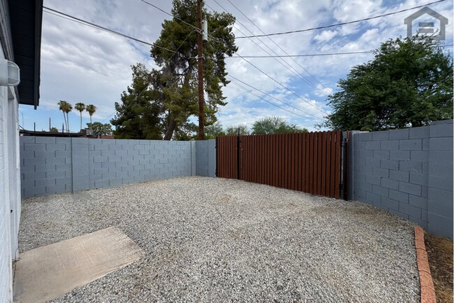 Building Photo - 1Bed/1Bath Casita at Ray Rd/Arizona Ave! Ready for Immediate Move-In!