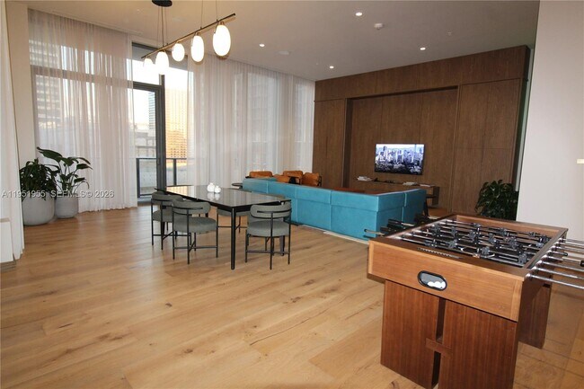 Building Photo - 698 NE 1st Ave