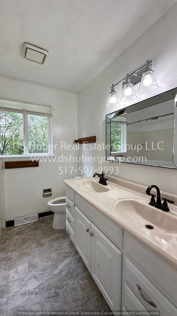 Building Photo - 2723 Narraganset Dr