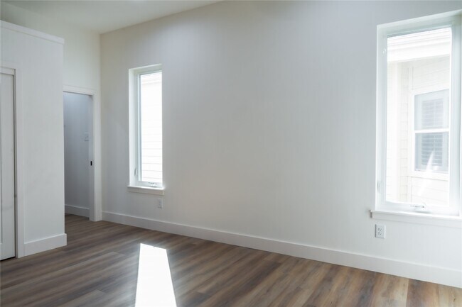 Building Photo - 5614 Larkin St