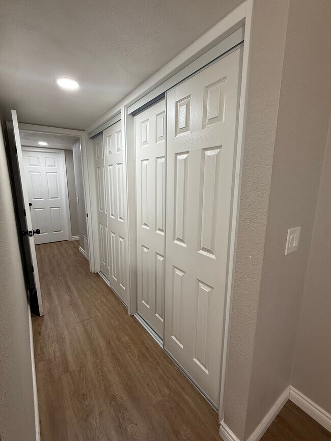 Building Photo - Beautiful Porterville Home! Available Now for Showing!