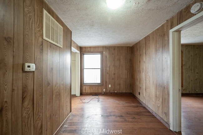 Building Photo - "Charming 1-Bedroom Retreat in Kokomo – Co...