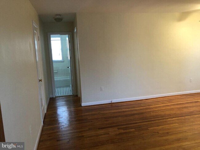 Building Photo - 806 Jefferson St