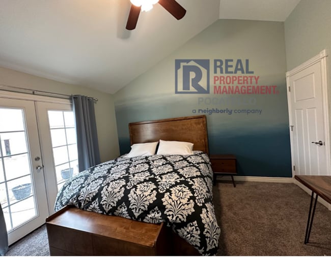 Building Photo - 3 bed 2 bath - House - Pet Friendly