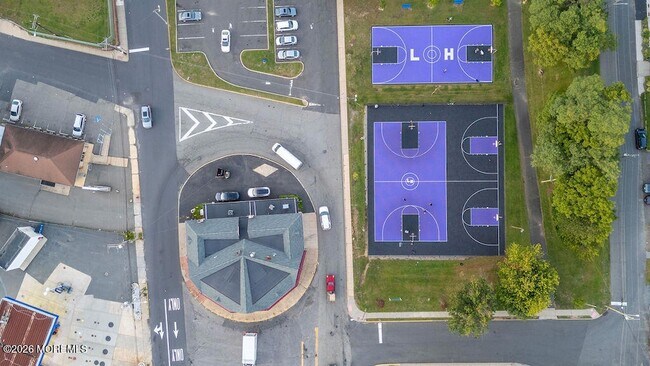 Building Photo - 209 Hilltop Blvd