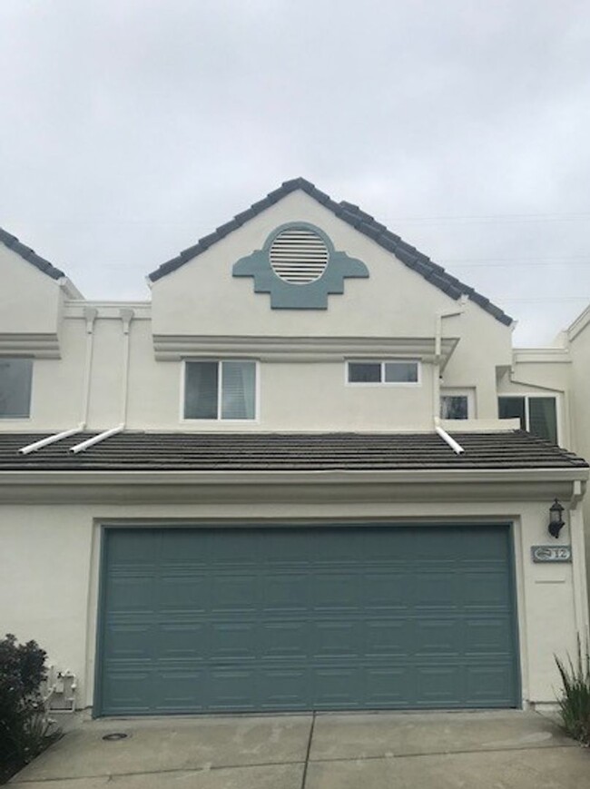 Primary Photo - Gorgeous 3 bedroom 2.5 bath 2 story Townho...