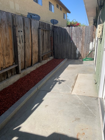 Building Photo - 7801 Sycamore Drive