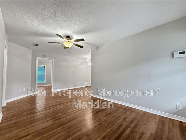Building Photo - 4929 Donnelly Ave