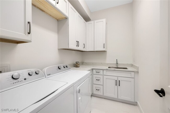 Building Photo - 6851 Lakewood Isle Dr