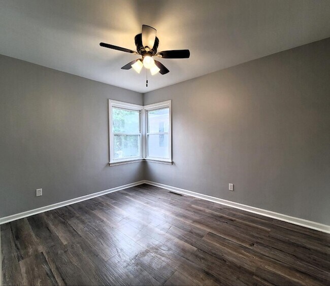 Building Photo - 2716 White Oak Ave