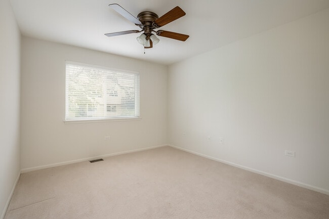 Building Photo - 3159 Saganashkee Ln