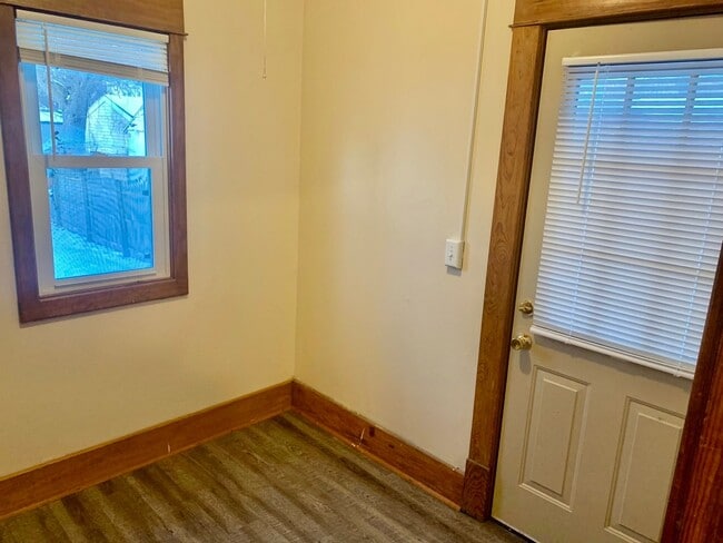 Building Photo - 4 Bedroom, 1.5 Bath Home – North East Grand Rapids