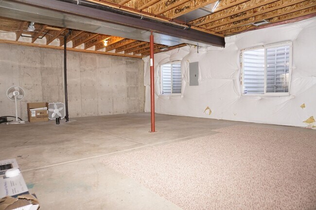 Building Photo - 5686 Sunshade Point