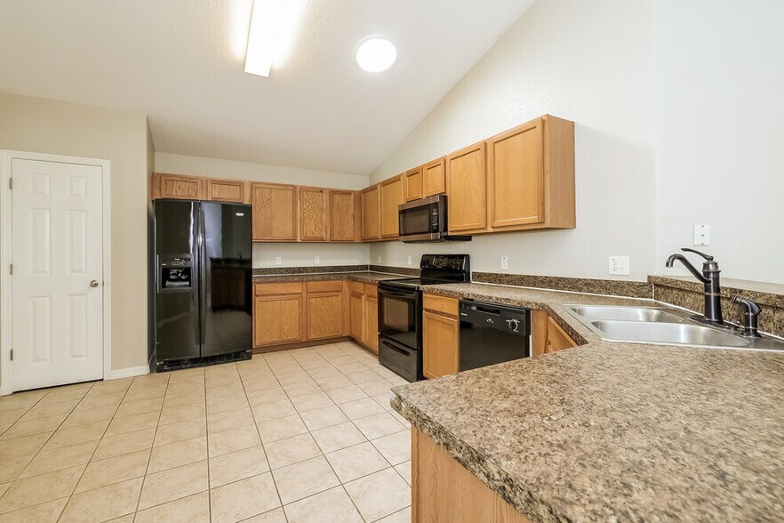 Building Photo - 202 Tower View Dr W