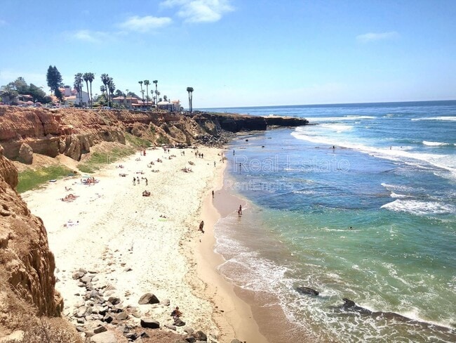 Building Photo - 4766 Bermuda Ave