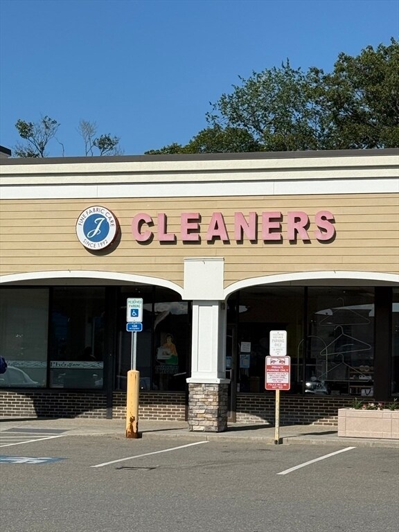 Building Photo - 70 Shrewsbury Green Dr