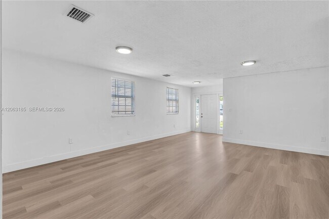 Building Photo - 140 NW 70th St
