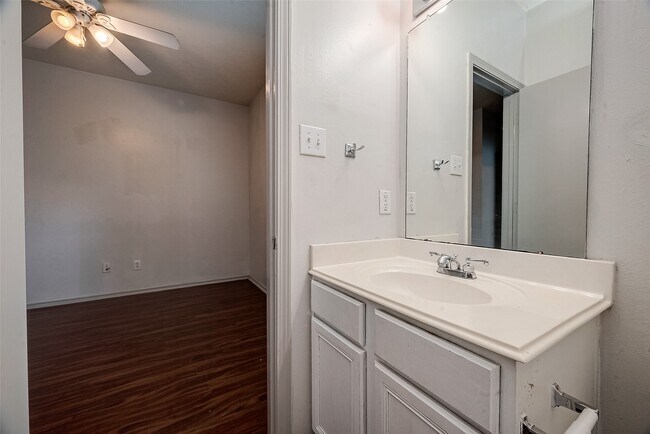 Building Photo - 2810 Austin St