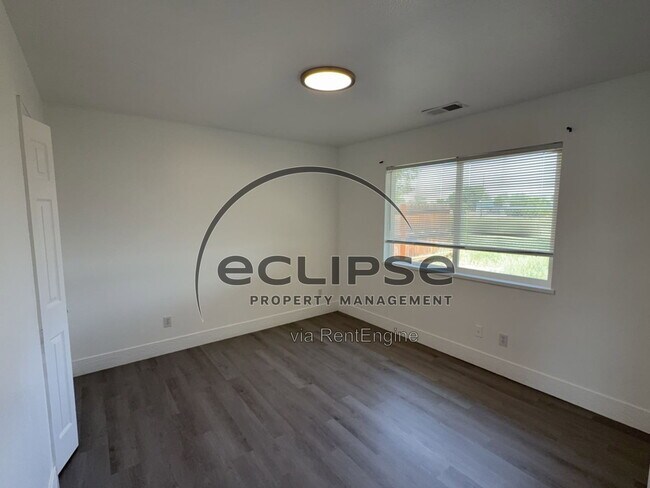 Building Photo - 560 Huntington Point Ln